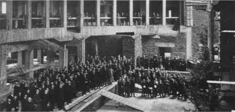 Celebration during construction of the new large experimental physics lecture hall in 1925. (Image: Historical Archive of TUM)